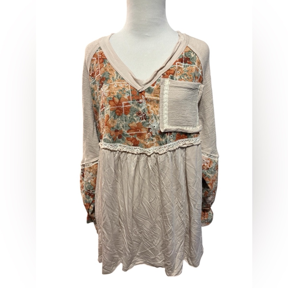 NWOT POL Floral Patchwork V-Neck Top - Picture 1 of 6